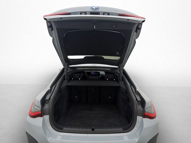 BMW i4 bild 35
