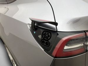 Tesla Model Y bild 32
