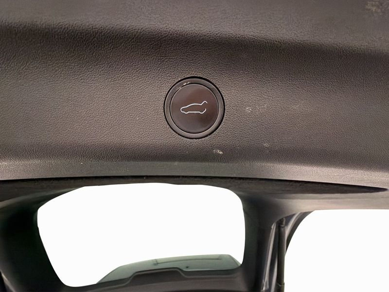 Tesla Model Y bild 31