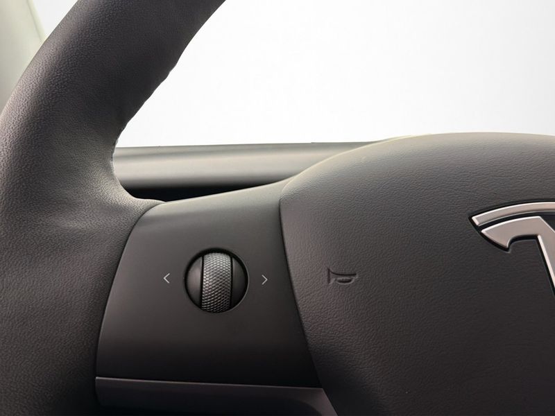 Tesla Model Y bild 17