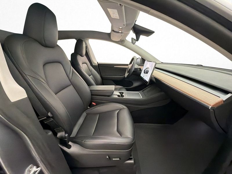Tesla Model Y bild 28