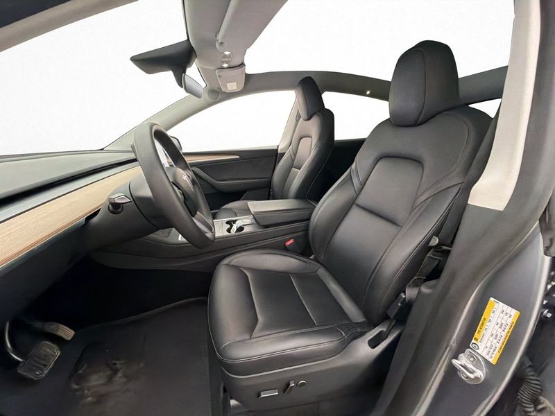 Tesla Model Y bild 13