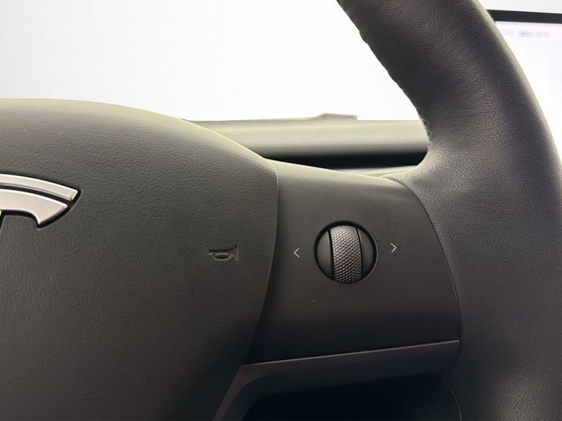 Tesla Model Y bild 18