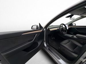 Tesla Model Y bild 12