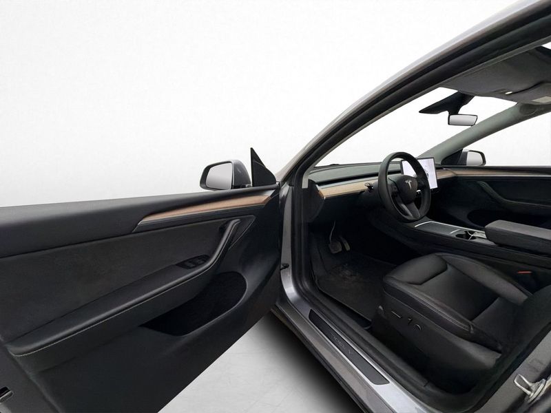 Tesla Model Y bild 12