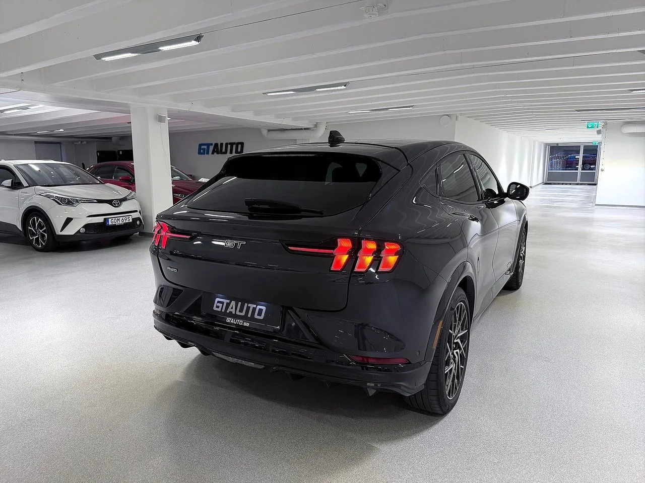 Vehicle image 4