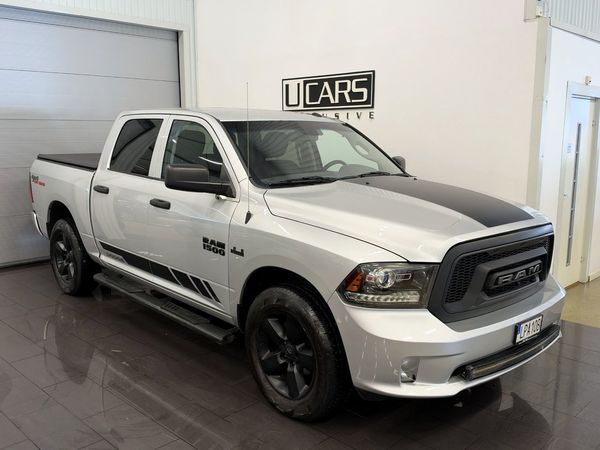 RAM 1500 5.7 V8 HEMI 4x4 TorqueFlite ST OFF ROAD - 2017