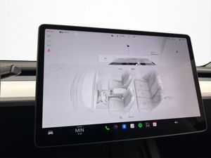 Tesla Model Y bild 17