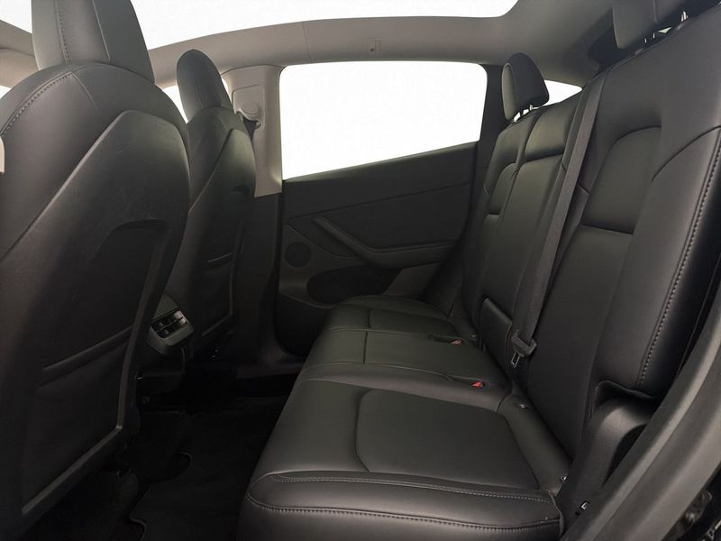 Tesla Model Y bild 17