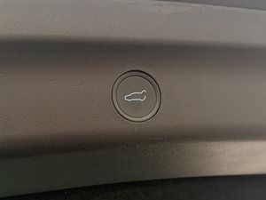 Tesla Model Y bild 32