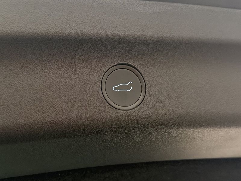 Tesla Model Y bild 32