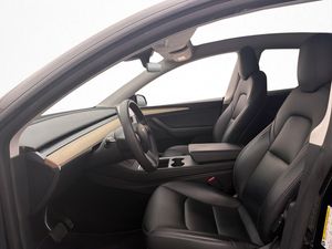 Tesla Model Y bild 12