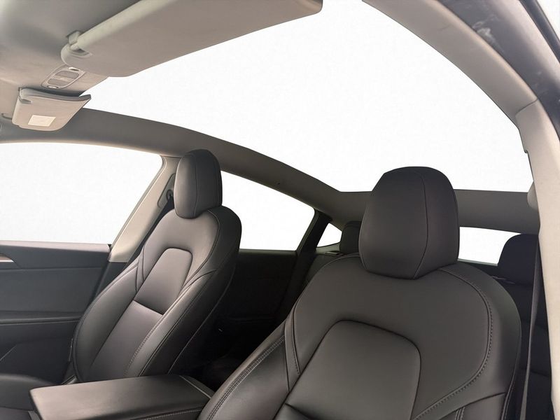 Tesla Model Y bild 18