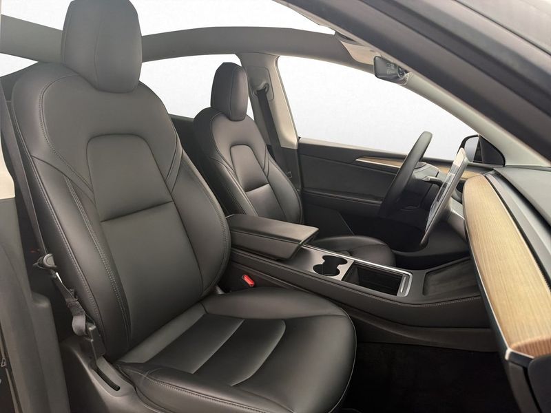 Tesla Model Y bild 15