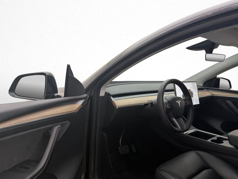 Tesla Model Y bild 11