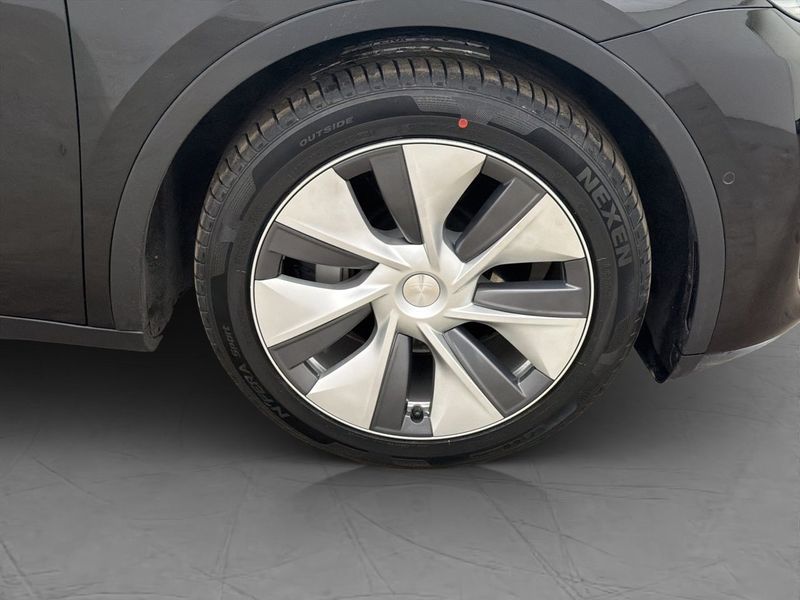 Tesla Model Y bild 37