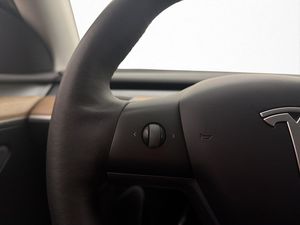 Tesla Model Y bild 19