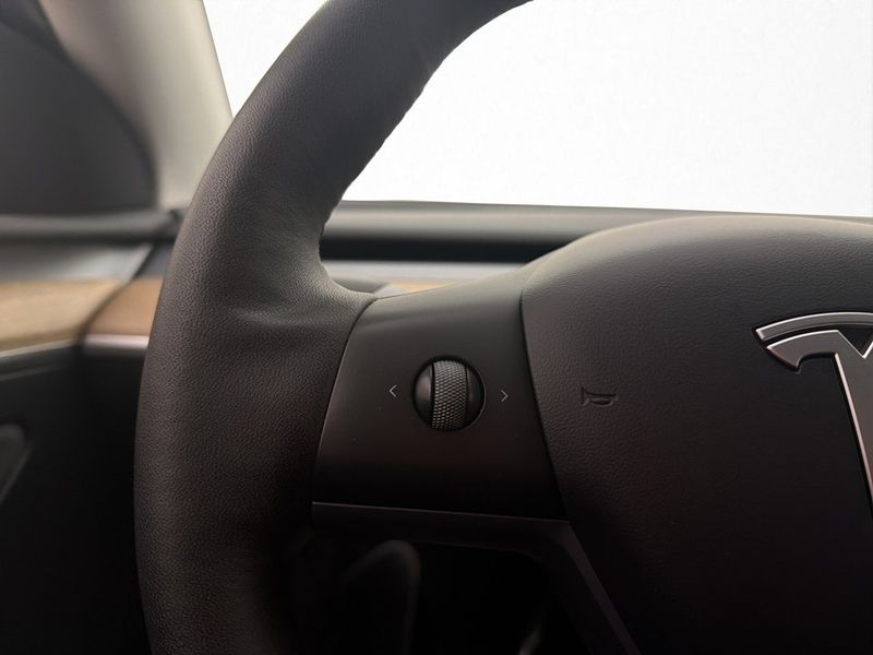 Tesla Model Y bild 19