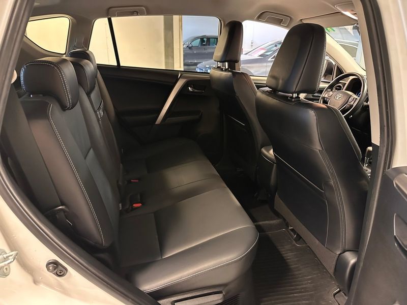 Toyota RAV4 bild 11