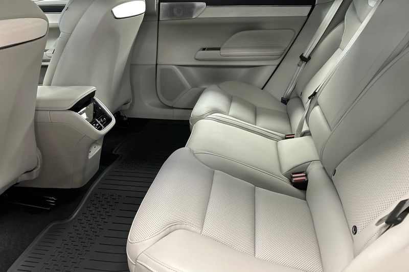 Volvo ES90 bild 13