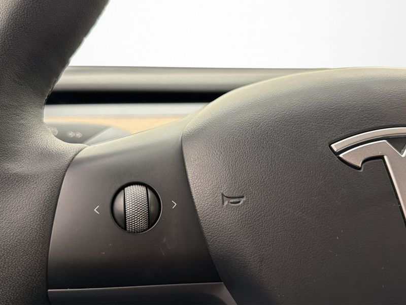 Tesla Model Y bild 15
