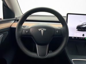 Tesla Model Y bild 14