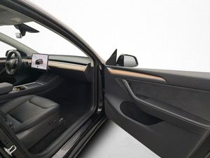 Tesla Model Y bild 27