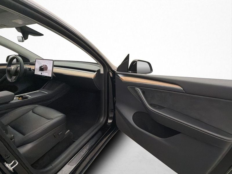 Tesla Model Y bild 27