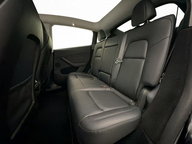 Tesla Model Y bild 28