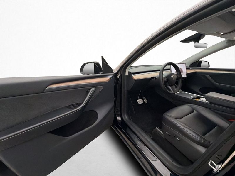 Tesla Model Y bild 11