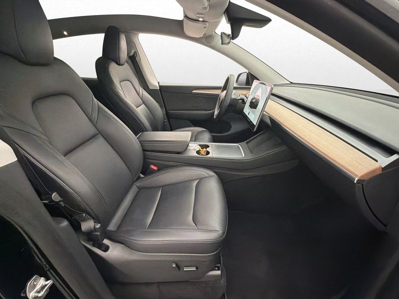 Tesla Model Y bild 26