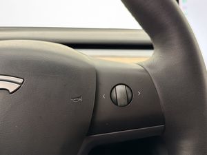 Tesla Model Y bild 16