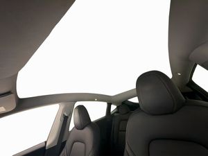 Tesla Model Y bild 14
