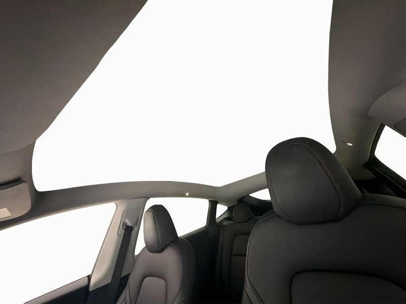 Tesla Model Y bild 14