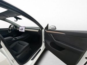 Tesla Model Y bild 27