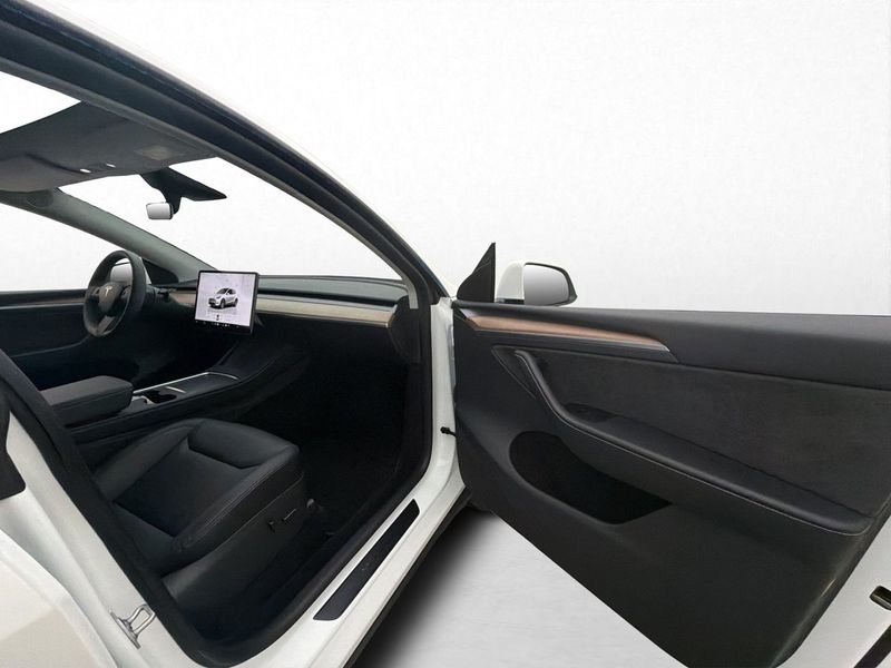 Tesla Model Y bild 27