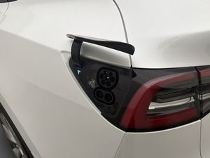 Tesla Model Y bild 31