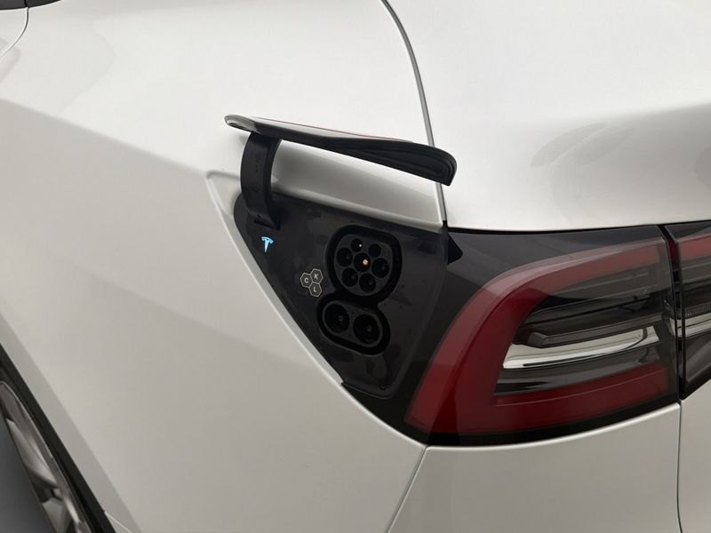 Tesla Model Y bild 31