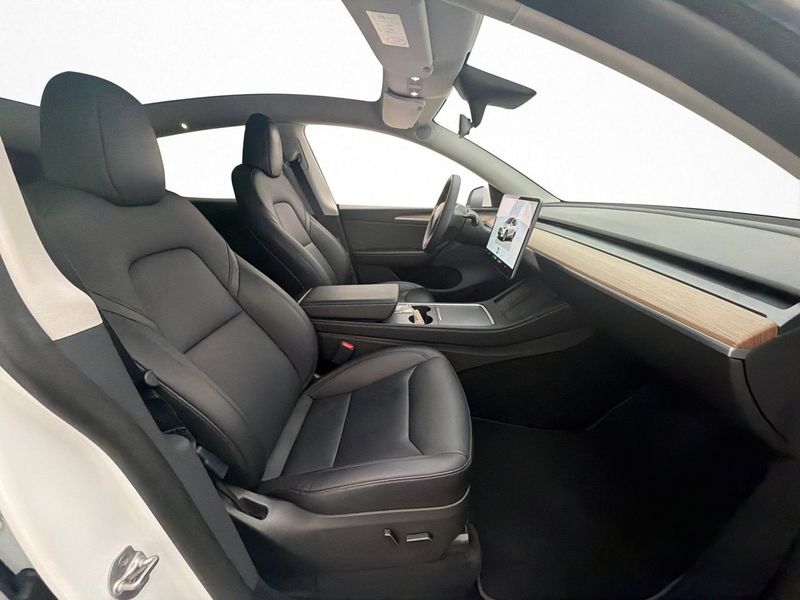 Tesla Model Y bild 26