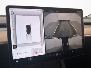 Tesla Model Y bild 18