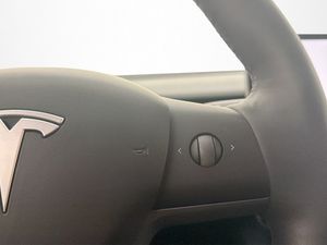 Tesla Model Y bild 16