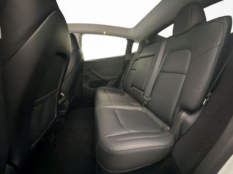 Tesla Model Y bild 28