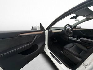 Tesla Model Y bild 12