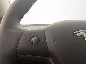 Tesla Model Y bild 15
