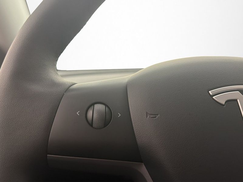 Tesla Model Y bild 15