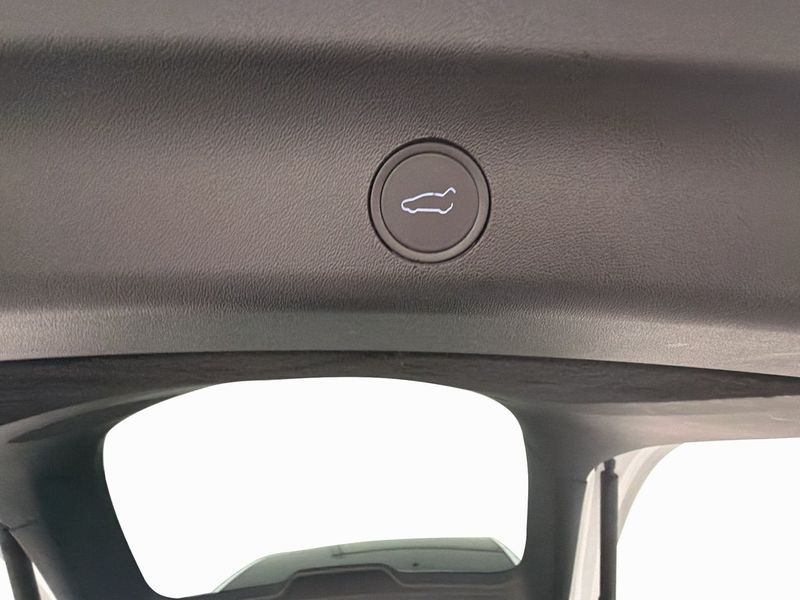 Tesla Model Y bild 30