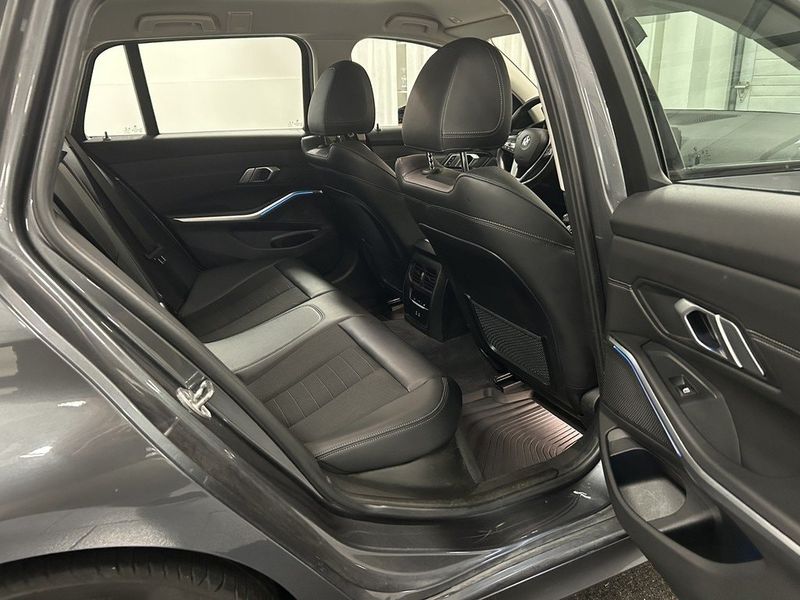 BMW 330 bild 9