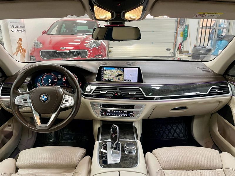 BMW 750 bild 13