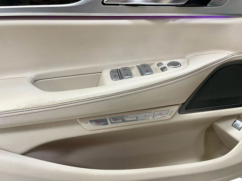 BMW 750 bild 10