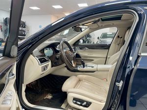 BMW 750 bild 21